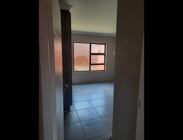 3 BEDROOM TOWNHOUSE TO LET IN LANGENHOVENPARK
